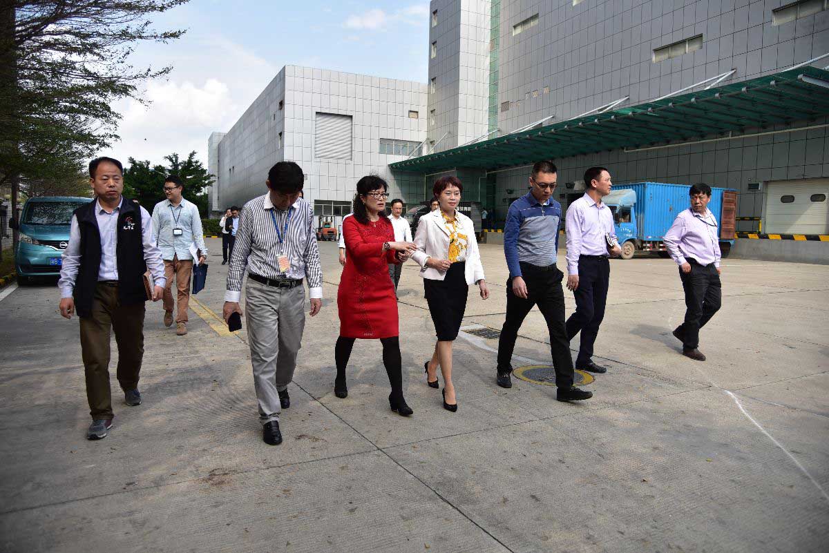 龙华区区委常委、常务副区长张纳沙率队莅临博一吧论坛检查指导2.jpg